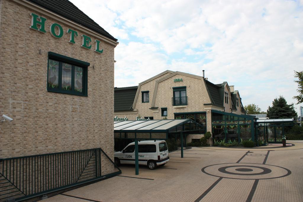 Hotel Mat'S Познань Экстерьер фото